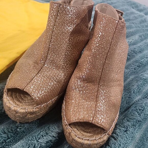 Kenneth Cole Stylish Platform Brown Peep-Toe Sling Back Wedges - Picture 1 of 7